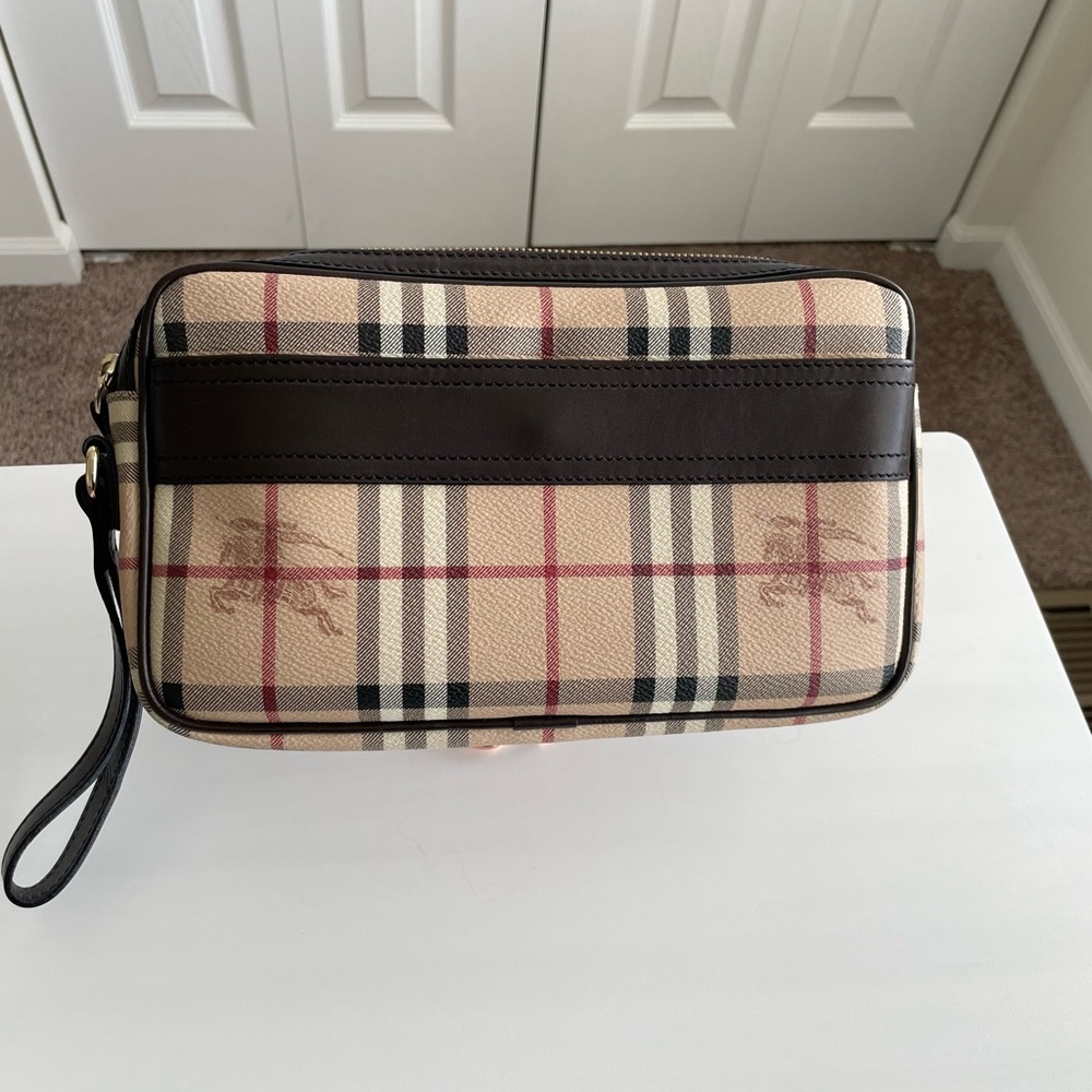 Burberry Clutch/Travel Case/Pouch/Wristlet